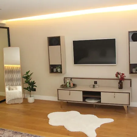 Lovely One Bedroom Appartment-530 *