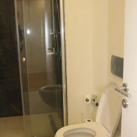 Lovely One Bedroom Appartment-530 דירה